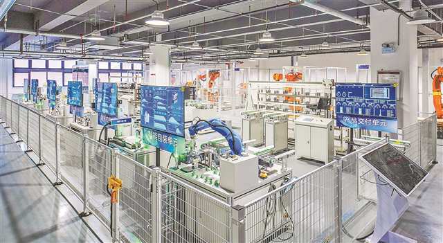 由广域铭岛打造的吉利学院工业互联网实验室。（受访者供图）