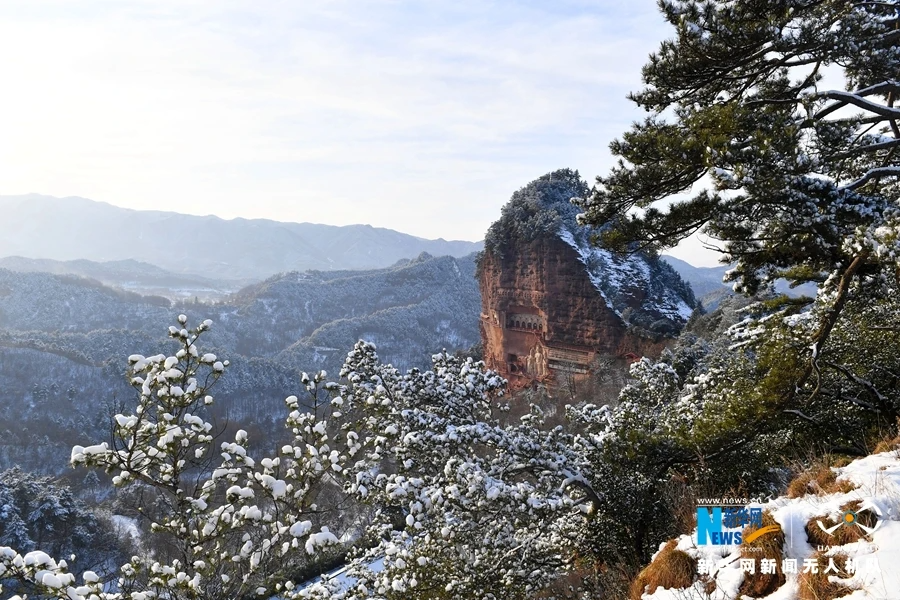雪后初霁的麦积山宛如仙境　来源：新华网