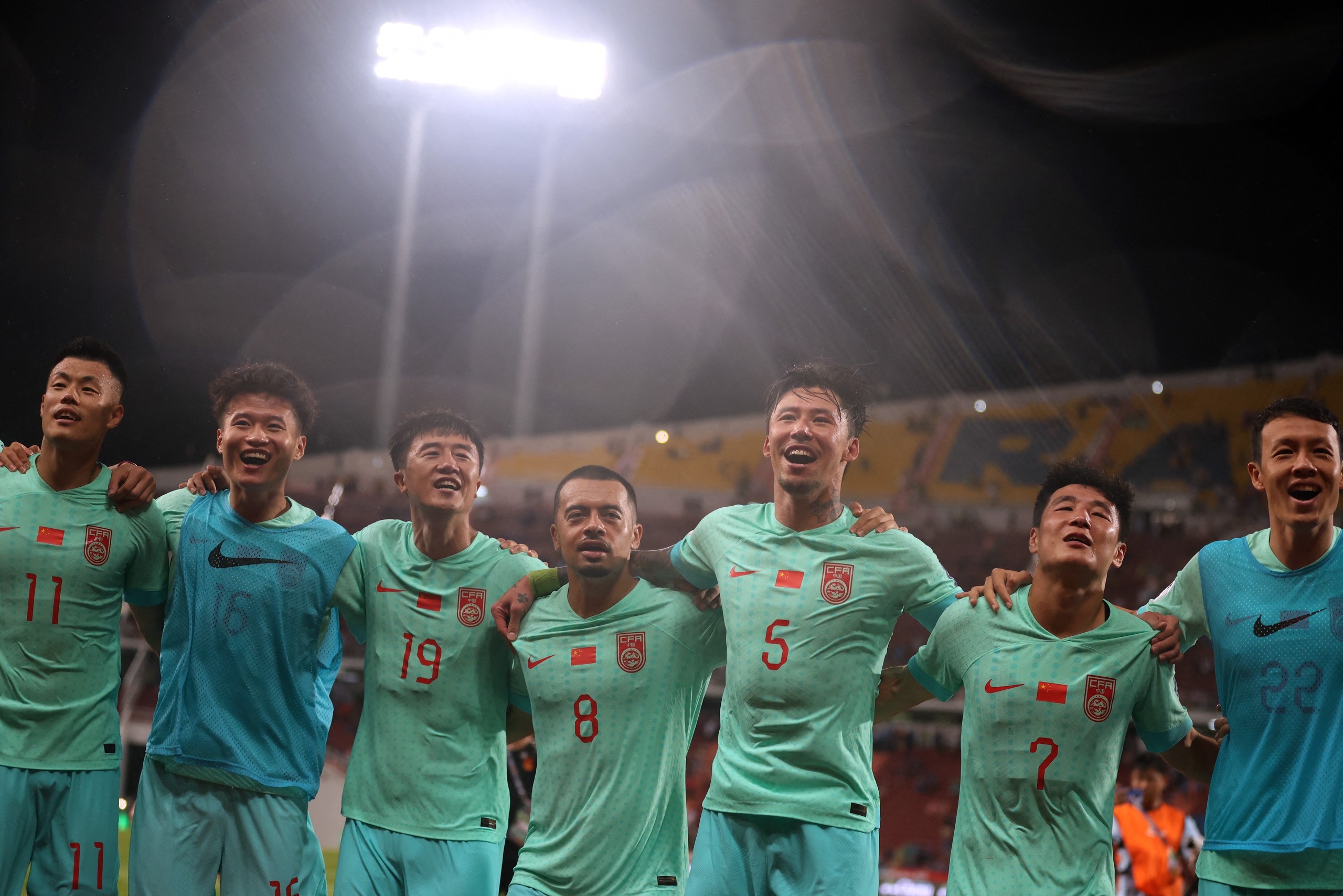 国足这次参加亚洲杯，能小组出线吗？