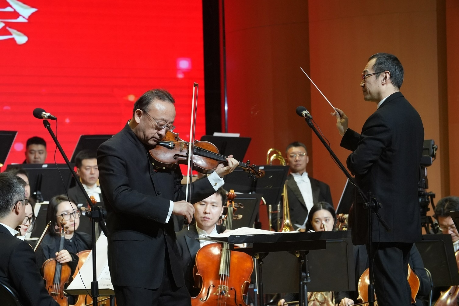 中央歌剧院院长刘云志演绎《梁祝》（央广网发 长春市文广旅局供图）