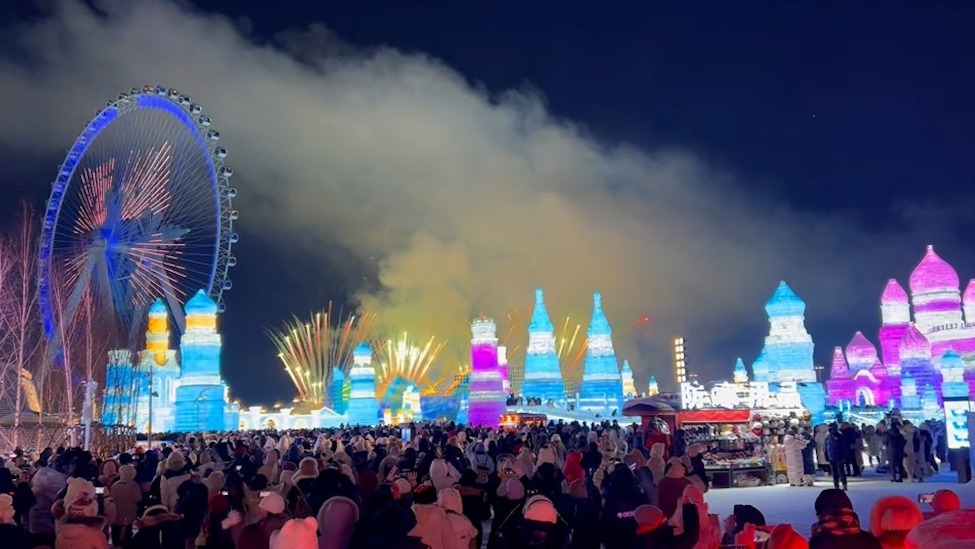 南方人北上看雪、北方人南下避寒,元旦假期南北互换式跨年成潮流_凤凰网视频_凤凰网