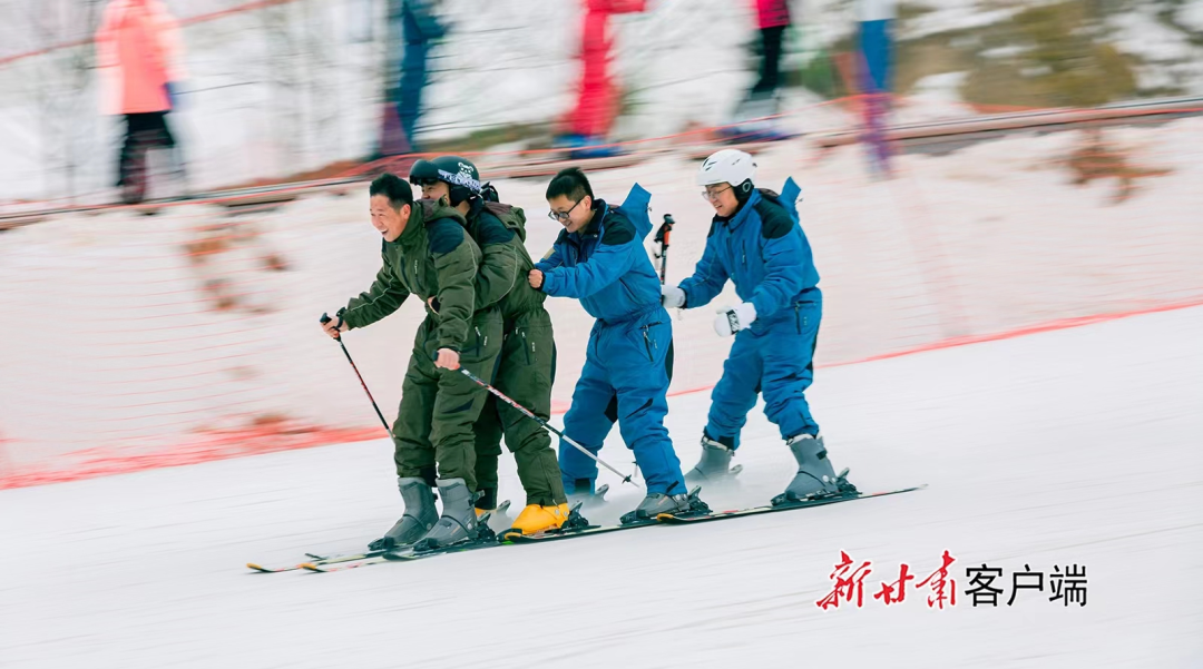 兰州兴隆山滑雪场　新甘肃&middot;甘肃日报通讯员　刘彦令