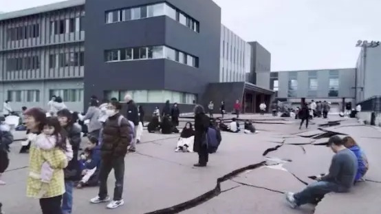 凤凰早报|日本地震致核电站燃料池水溢出;国家发改委新年首次重要发声