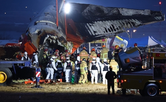凤凰早报|拜登、特朗普回应美前总统卡特逝世;179人遇难!韩国进入7天国家哀悼期
