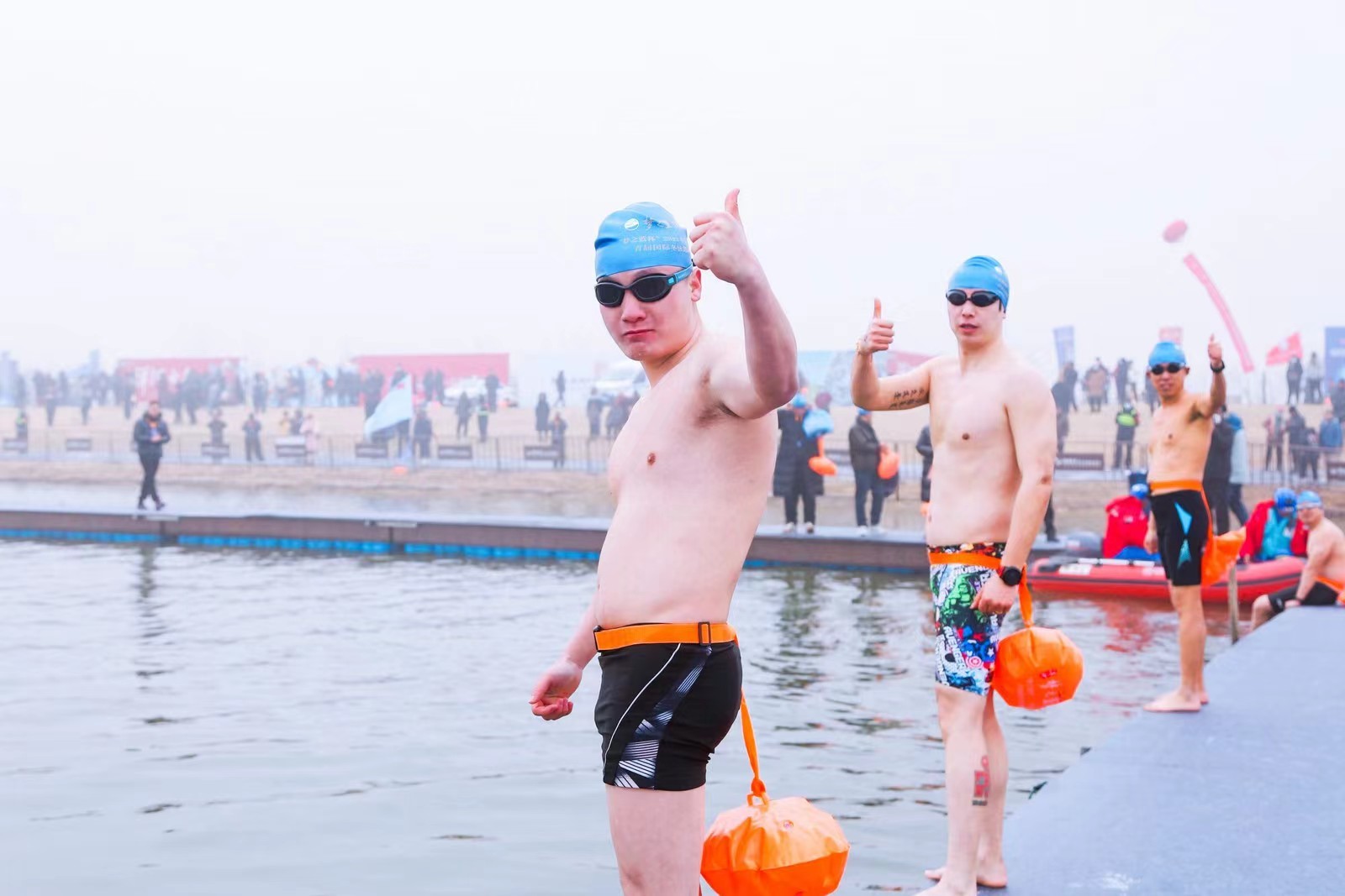 江苏宿城：击水寒冬，600余名“泳士”逐浪朱海