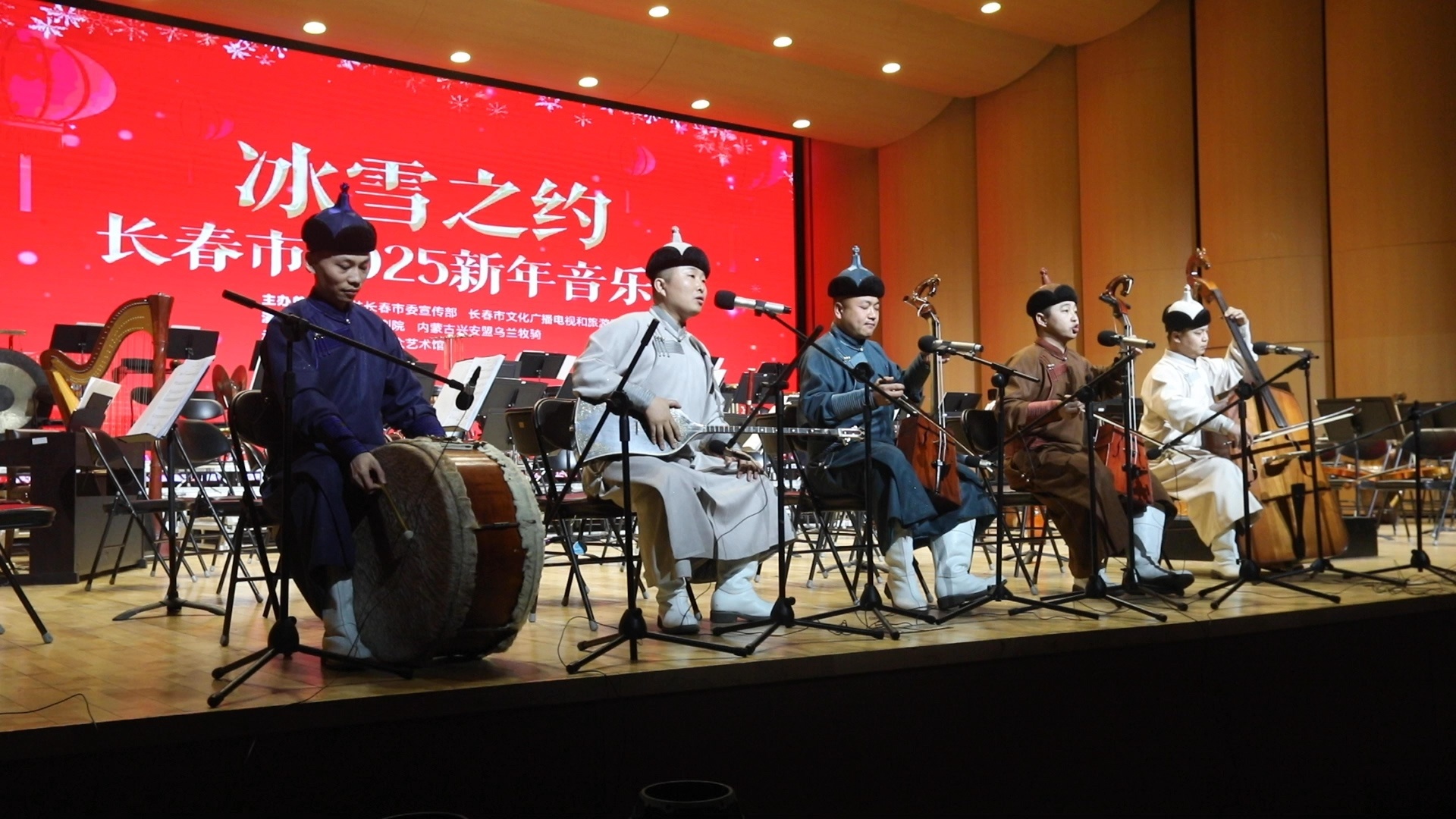 乌兰牧骑表演了蒙古族特色的节目（央广网发 长春市文广旅局供图）