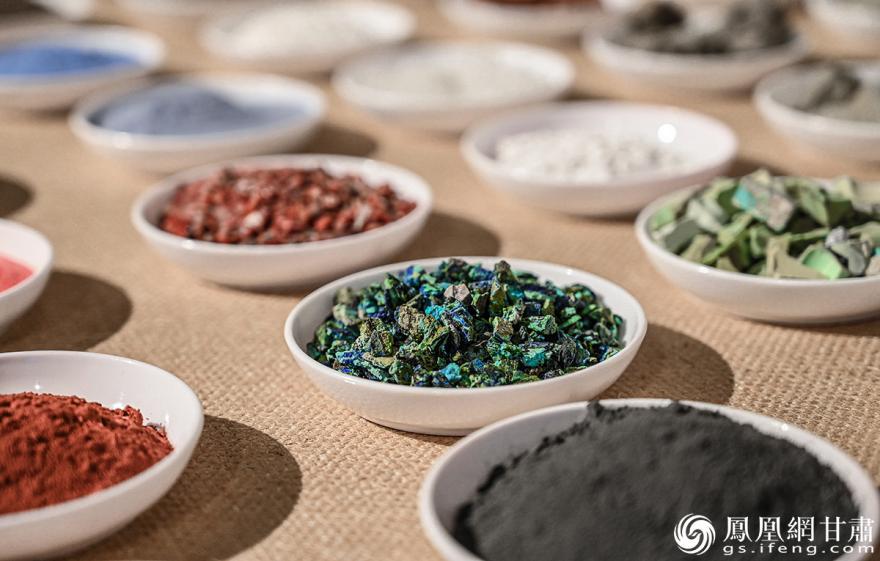 传统绘制唐卡的颜料大多为矿物质颜料