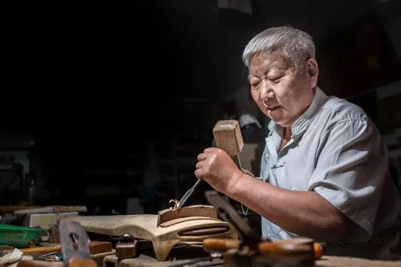 一把伏羲琴是怎样炼成的？守艺人复原千年前古音调