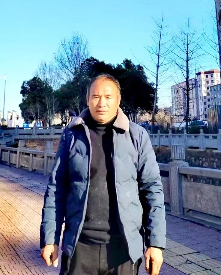 “贩菜哥”王超华：十二年前拾金不昧 十二年后见义勇为