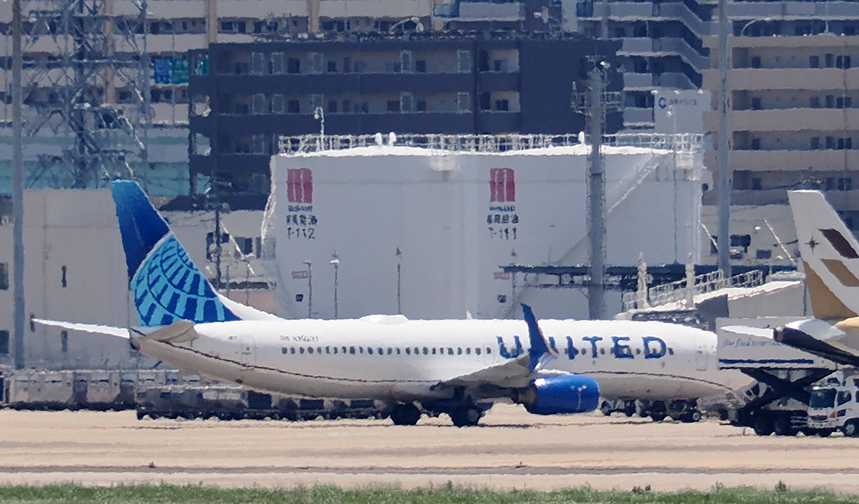 波音737-800型客机接连出事，公司股价年内已跌去约三成_凤凰网