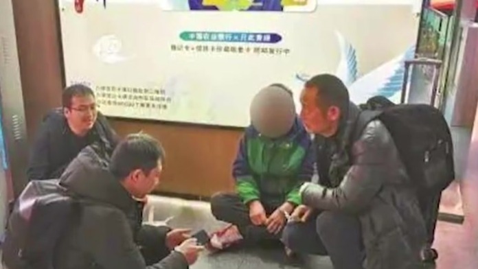 男子为当“榜一大哥”扮女装网恋诈骗20万