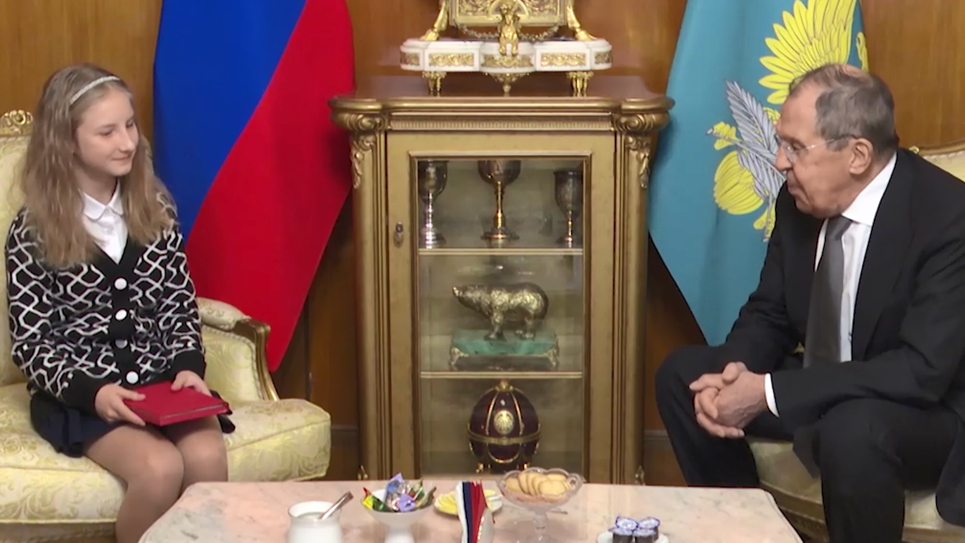 拉夫罗夫：弃学英语是愚蠢的