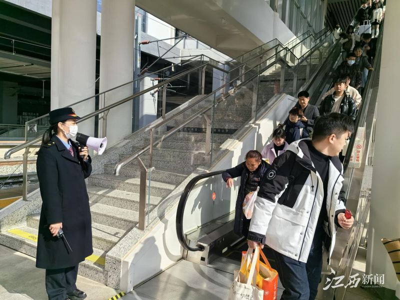 昌景黄开通后首个小长假,景德镇北站客流量创新高