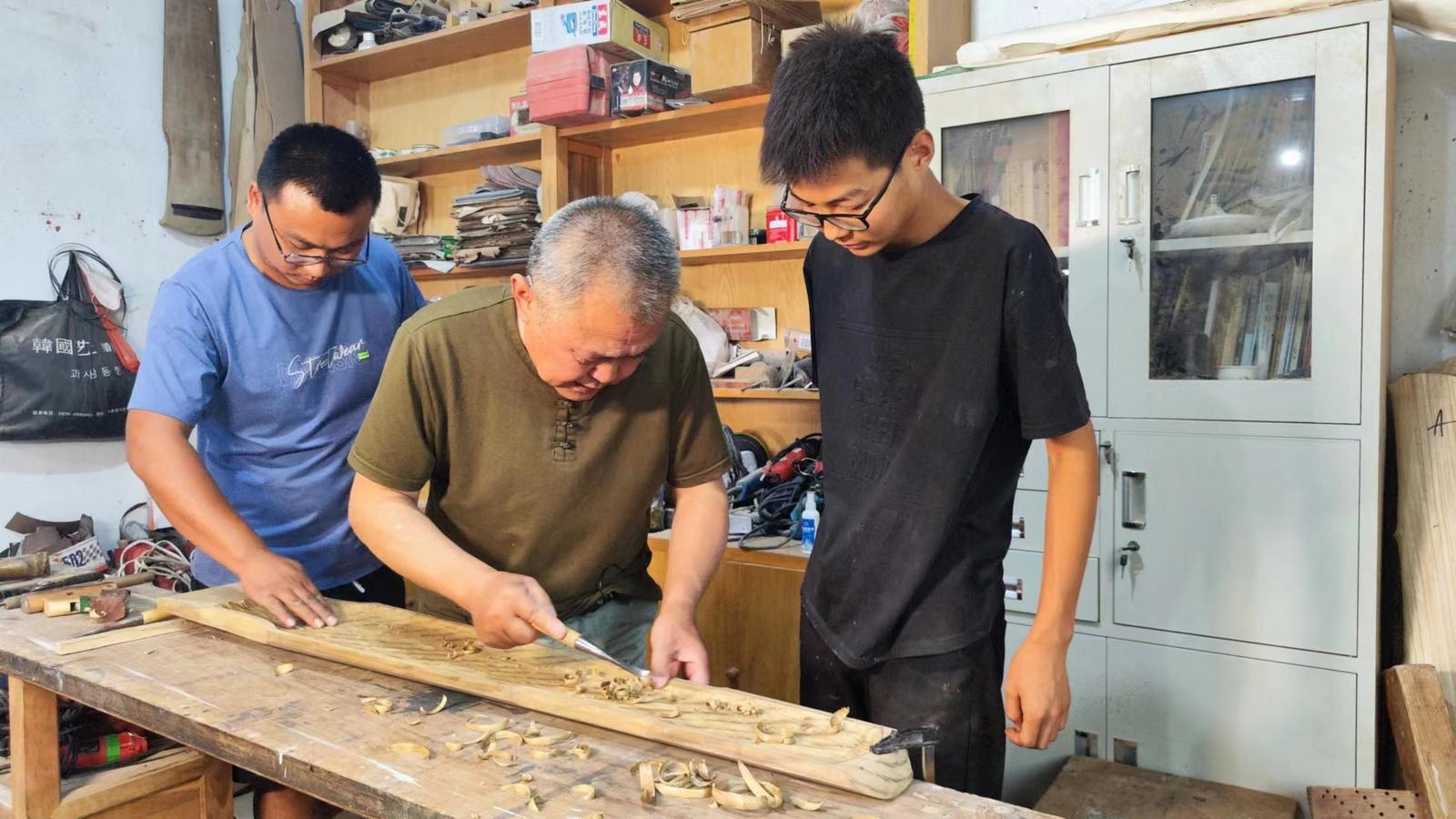 一把伏羲琴是怎样炼成的？守艺人复原千年前古音调