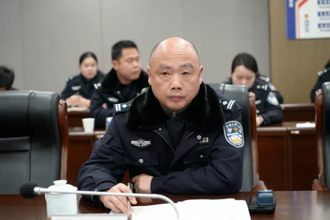 郑立军主持会议