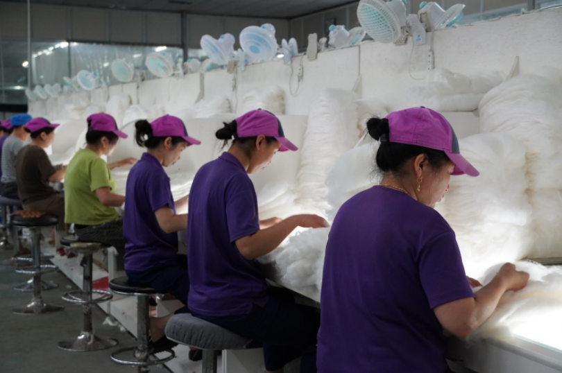 女工们正在工作