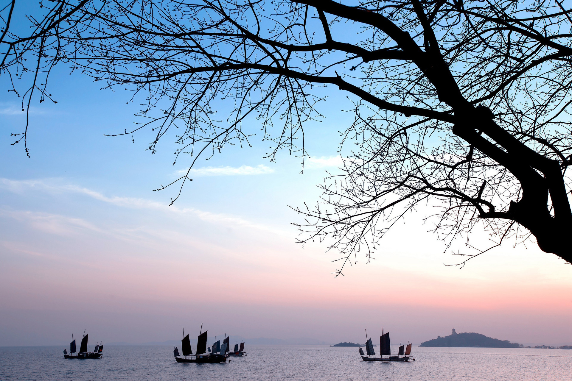 张家港：召开市委理论学习中心组学习会