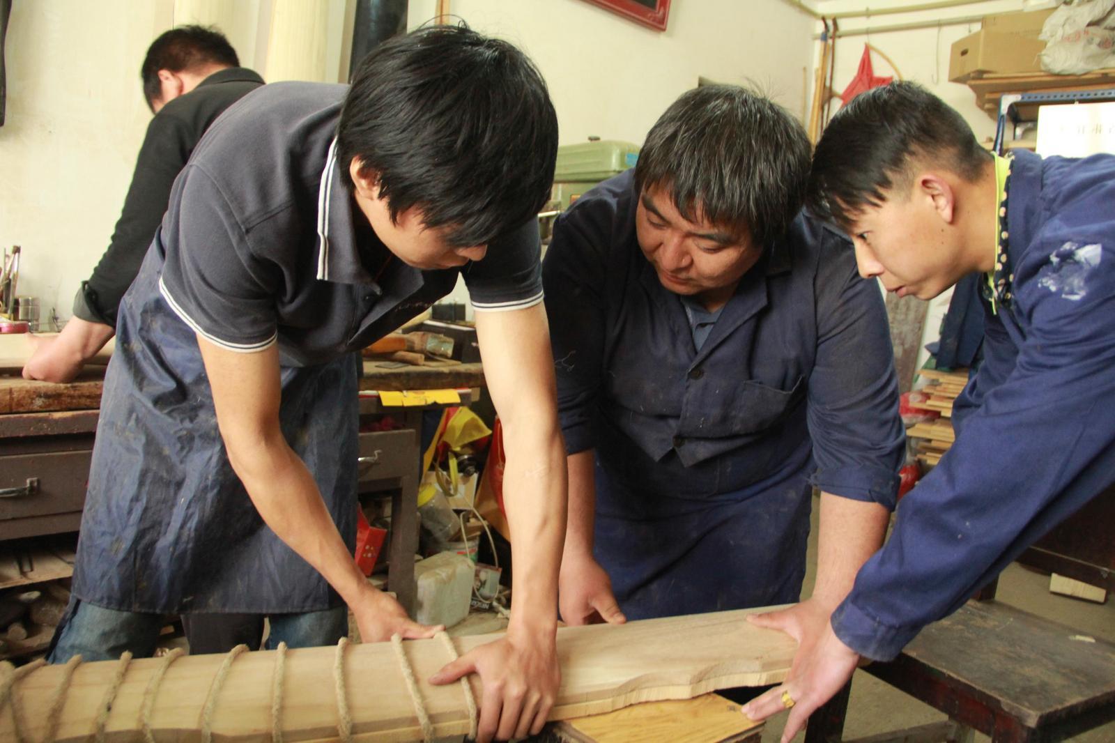 一把伏羲琴是怎样炼成的？守艺人复原千年前古音调