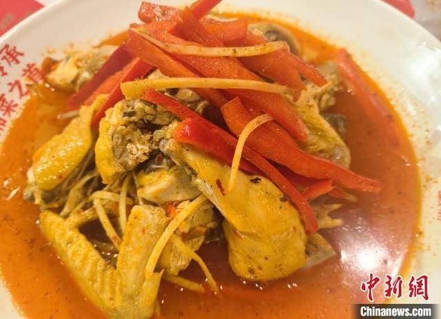 湘菜东安鸡是国宴名菜。中新网记者 唐小晴 摄