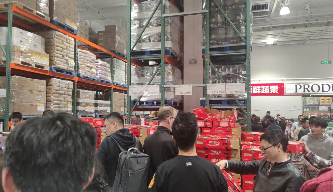 深圳Costco首日开门营业，人山人海，现场超震撼……