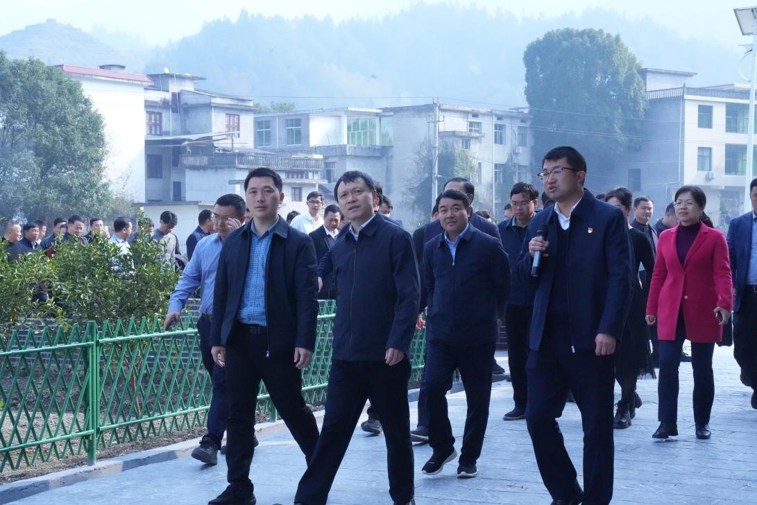 2023年末，傅正华带领班子成员深入基层调研，“走着开”的流动现场会在井冈山已成为一大惯例