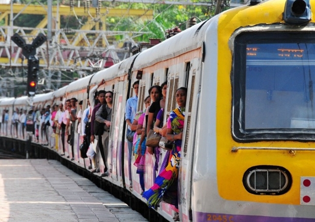 印度国产的新版“半下铁”列车2022年违责添进经营。新华网尊府