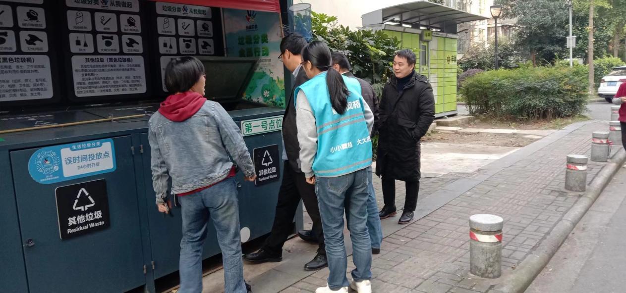 引领垃圾分类缔造美好家园福明街道新城社区开展生活垃圾分类投放点