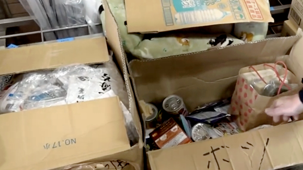 日本地震灾区收到大量过期救援物资，有的饮料甚至已过期4年多