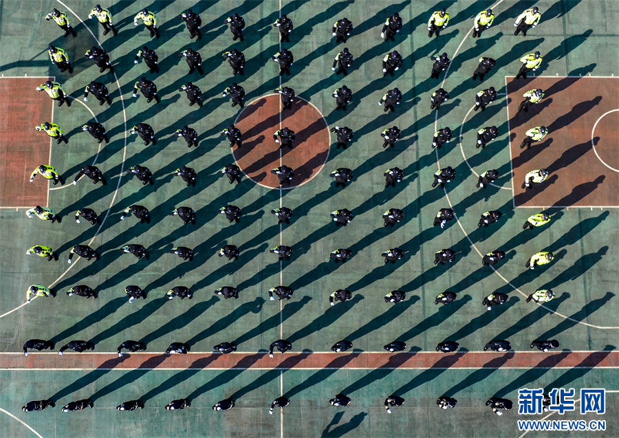 1月9日，河南省济源市公安局特警支队民警合唱《人民警察之歌》。