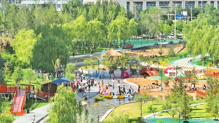 百花公园生机盎然