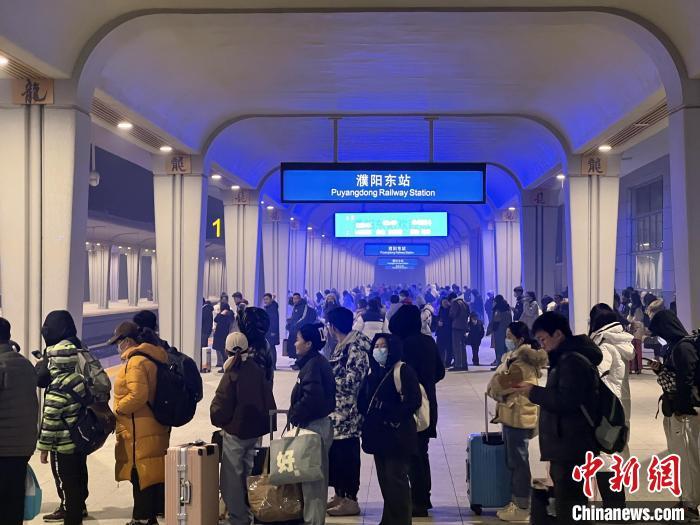 图为濮阳东站。郑轩 摄