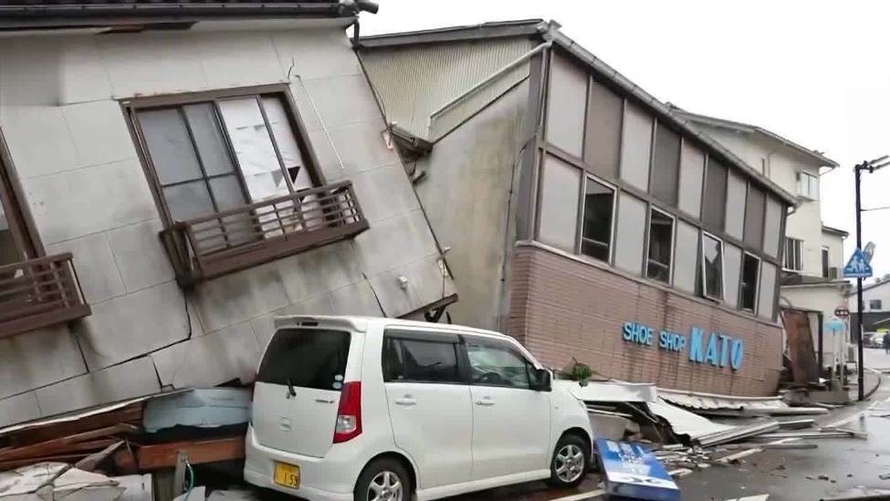 日本地震灾区瓦砾成堆，震后塌方多人遇难