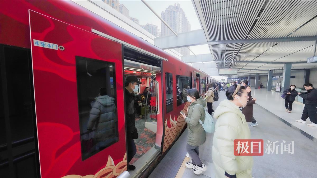 “龙龖龘（d&aacute; d&aacute; ）”号地铁专列