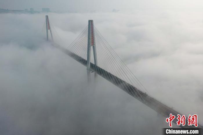 资料图为“云海列车”。记者 何蓬磊 摄