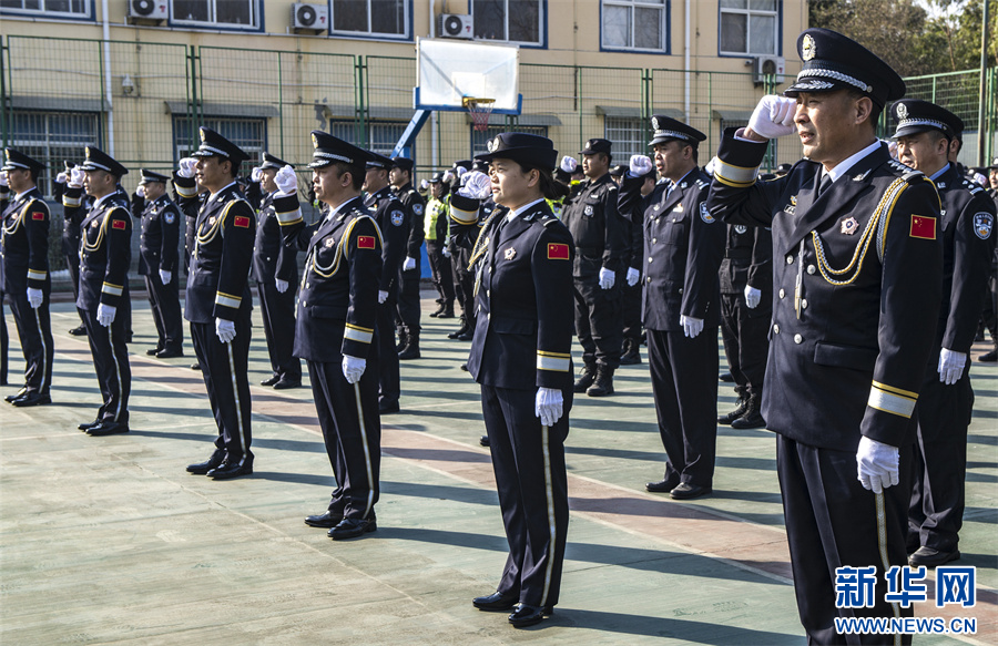 1月9日，河南省济源市公安局特警支队民警重温入警誓词。
