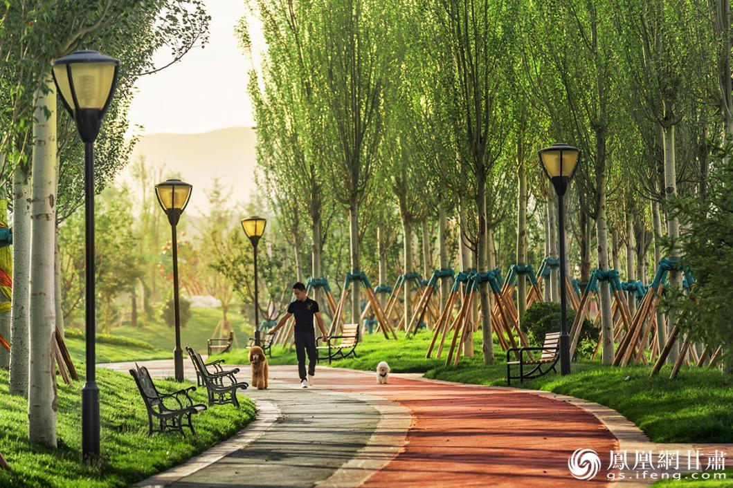 保利&middot;领秀山项目让荒山秃岭变成了宜居新城　保利（甘肃）实业投资有限公司供图