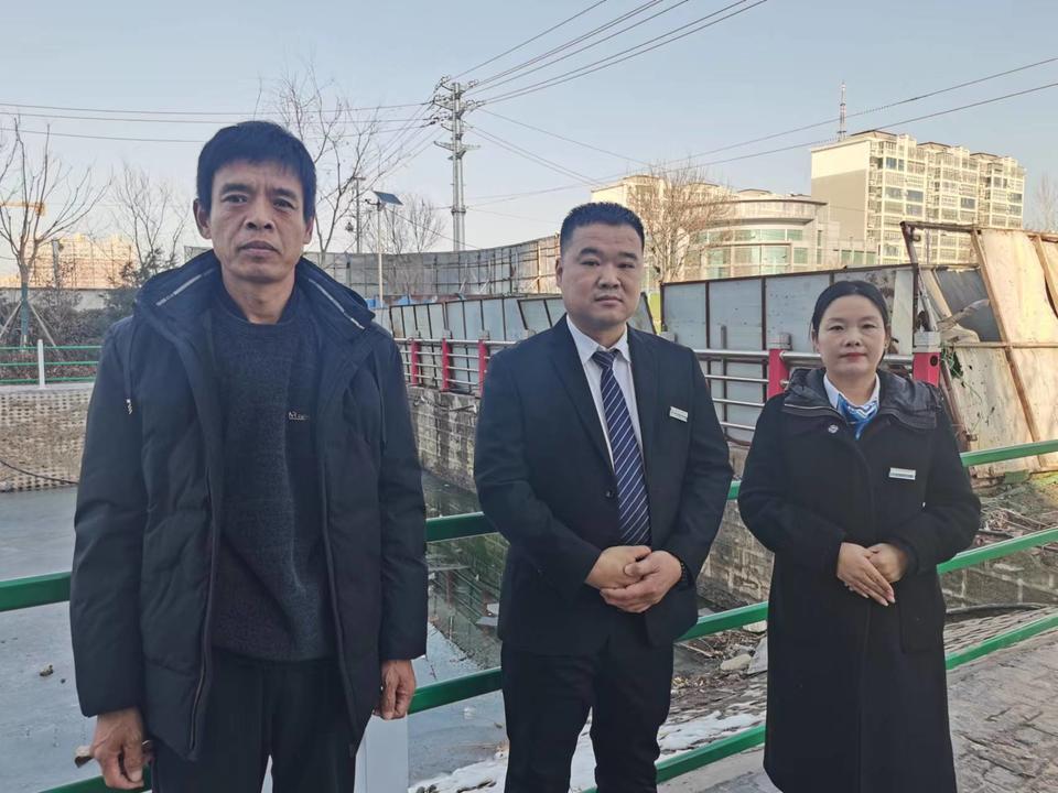 由左至右李冬生、殷光辉、王秀芝