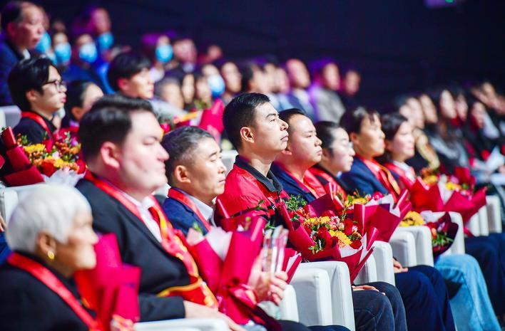 道德模范们在颁奖现场