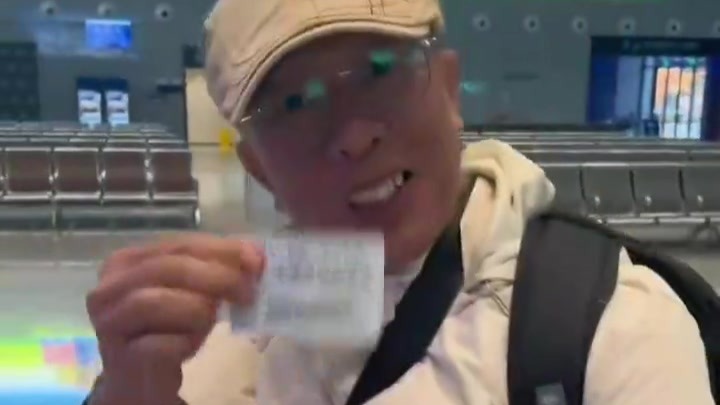 阿公连夜回台湾投票：谁赞成统一就投给谁_凤凰网视频_凤凰网