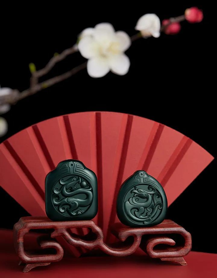 玉石藏家心头好！“镯心料”龙凤玉佩，越戴越温润_凤凰网
