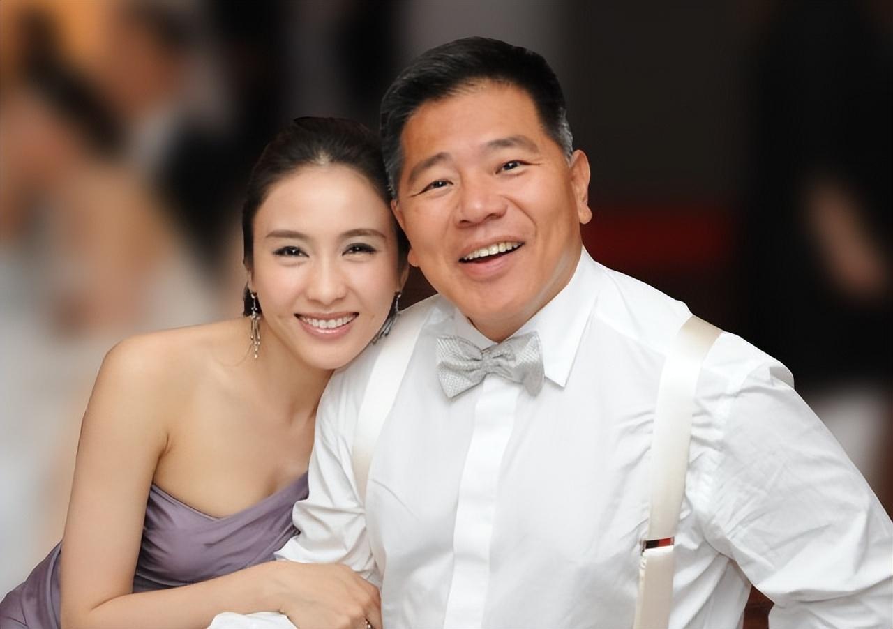 黎姿结婚15周年晒合影，甜称丈夫是真爱，马廷强大赞老婆无与伦比