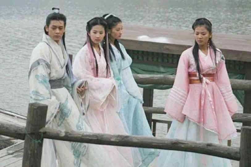 刘亦菲的妈妈刘晓莉：两婚两离，65岁依旧单身，长得比女儿还漂亮