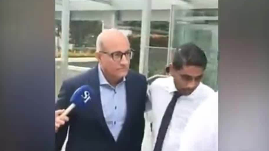 新加坡交通部长易华仁出庭，被控贪污等27罪