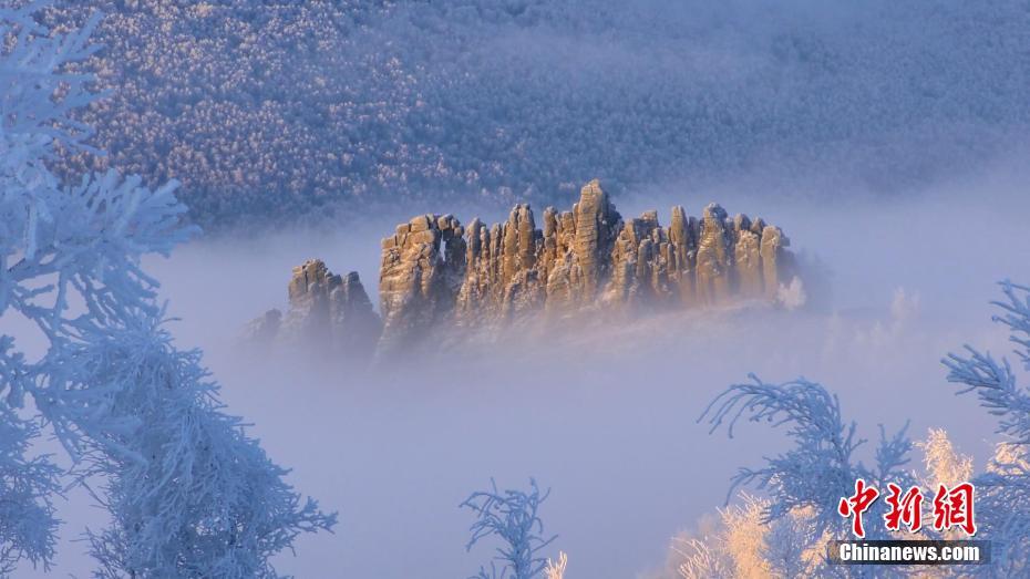 大兴安岭阿斯哈图石林：巨石遇见雾凇林海