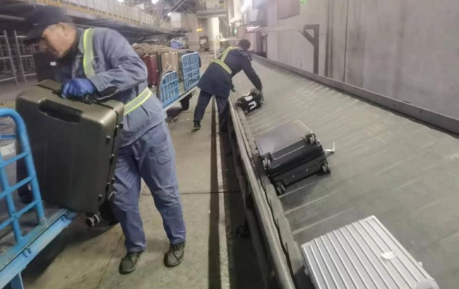进港行李标准摆放，让行李提取“更顺手”。