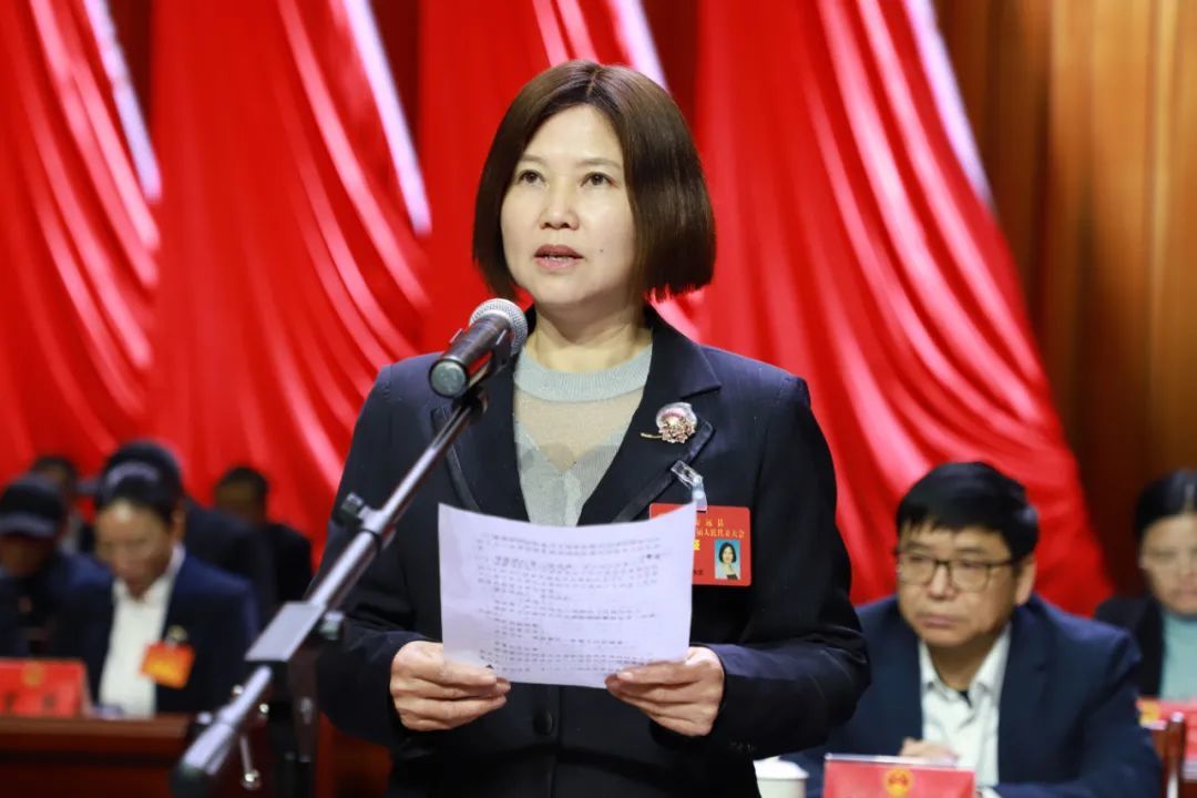 钟小刚当选安远县县长:将带头依法行政、转变作风、接受监督