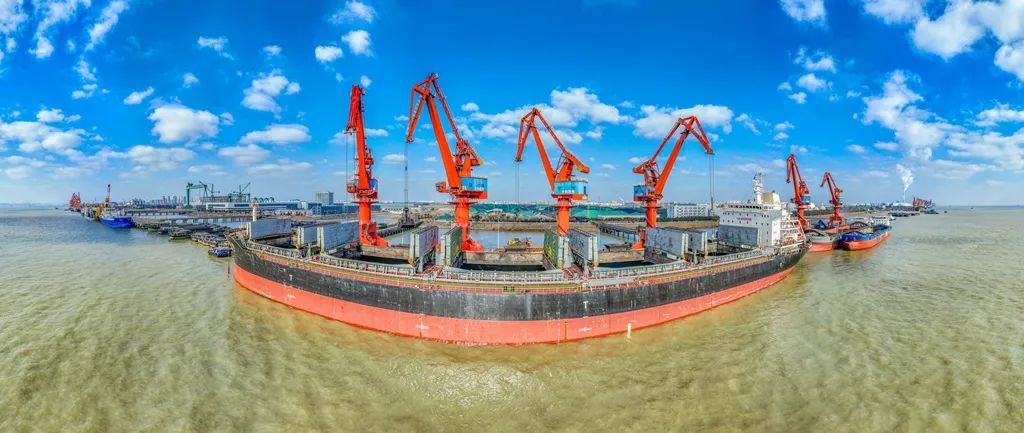 江苏靖江：全年货物吞吐量累计达2.55亿吨 跻身全国二十强
