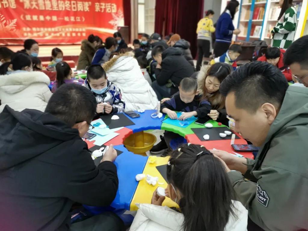 当冰雪遇上童心：新华书城举办“冰天雪地里的冬日阅读”亲子活动