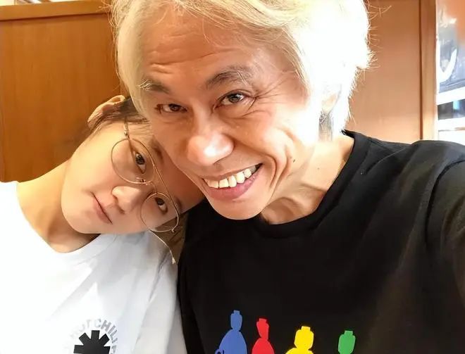 “爷孙恋”十年后,她疯了 “爷孙恋”十年后,她疯了