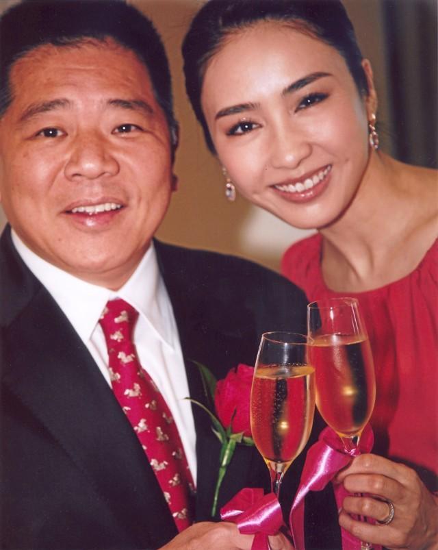 黎姿结婚15周年晒合影，甜称丈夫是真爱，马廷强大赞老婆无与伦比